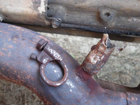 1993 Ford Bronco - The downstream 2ndry air pipe was rusted out from the inside, and it took some effort to separate it from the nipple on the Y-pipe.