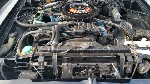 1991 Ford LTD Crown Victoria - Photograph of a Mopar 440 Four Barrel engine bay, not a technical document.