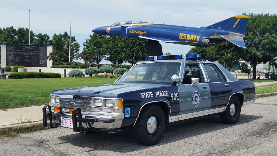 Massachusetts State Police Crown Victoria front three-quarter by Navy jet