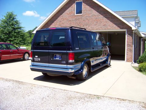 2000 Ford E150 photo