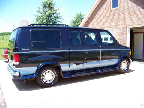 2000 Ford E150 photo