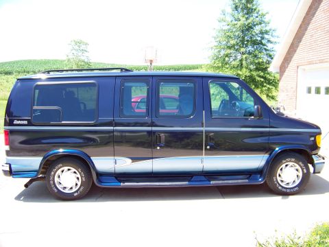 2000 Ford E150 photo