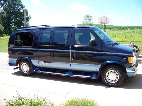 2000 Ford E150 photo
