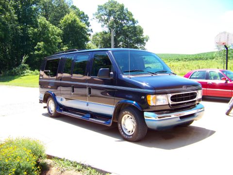 2000 Ford E150 photo