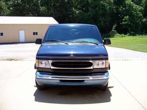 2000 Ford E150 photo