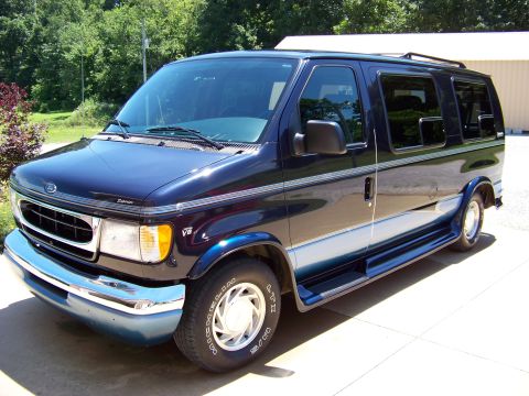 2000 Ford E150 photo