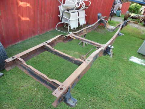 1993 Ford Bronco - I want to weigh this thing, so I found its balance point. Later, I'll rearrange the jack stands so it will be stable enough to grind & pry…