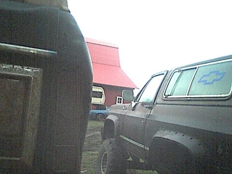 1978 Ford Bronco - r/r 1/4 panel and tailgate have a slight overlap