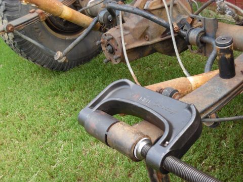 1983 Ford Bronco - I had to knock the bushing the last ~1/8" out of the spring eye. SEE THE PREVIOUS & NEXT SEVERAL PICS.