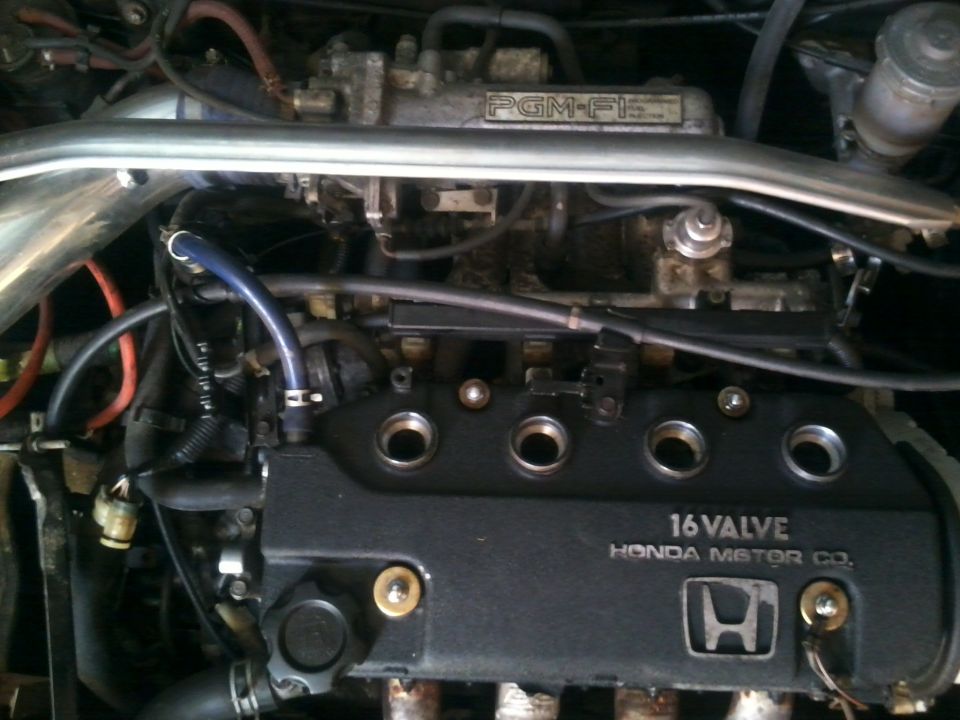 Honda engine with 16 valve cover and PGM-FI label