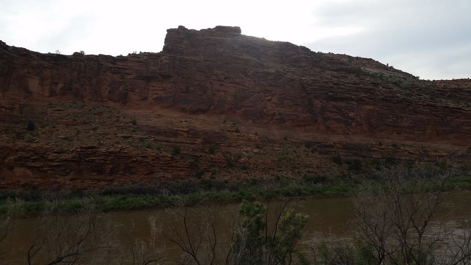 Rocky cliff face above a river, with "SUPERMOTORS" watermark