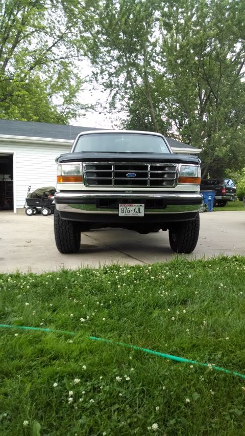 1994 Ford Bronco - This 1994 Ford Bronco is shown from the front, its distinctive grille and front bumper.