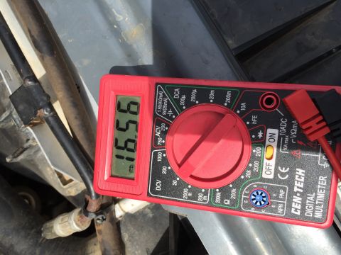 1991 Ford Bronco - Battery charge with engine off.