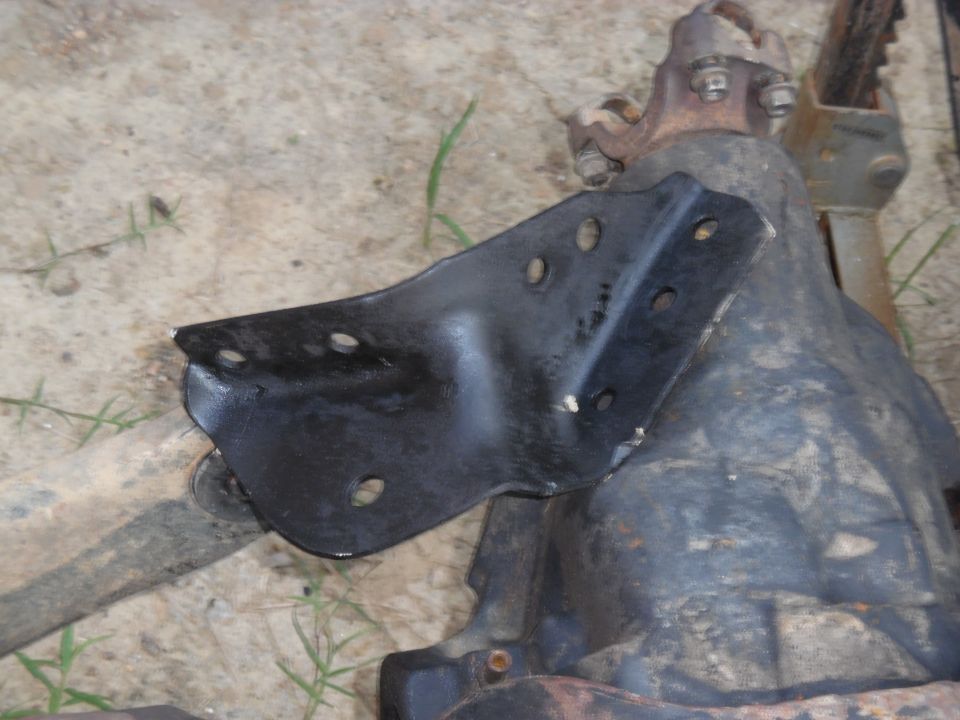 Left pivot bracket for the right beam.