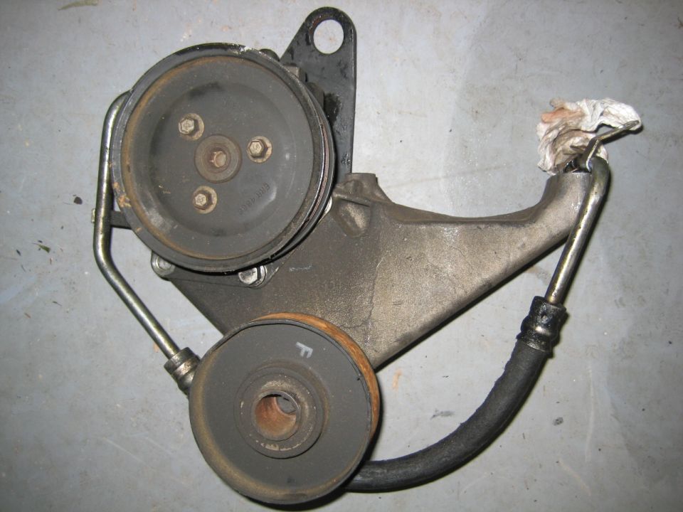 Power steering pump assembly with pulleys and hoses
