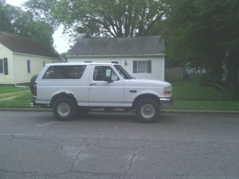 1995 Ford Bronco - Side view 95 XLT