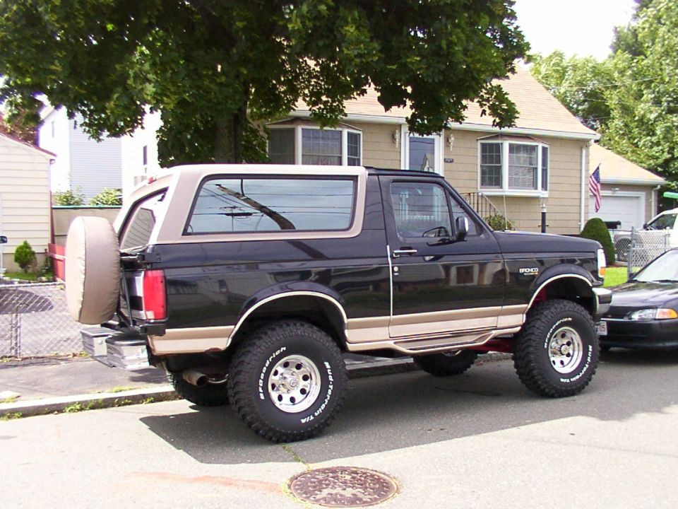 1996 Ford Bronco “Black Dog”