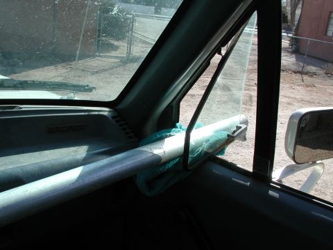1987 Ford Bronco - ...hmmm a metal pole...