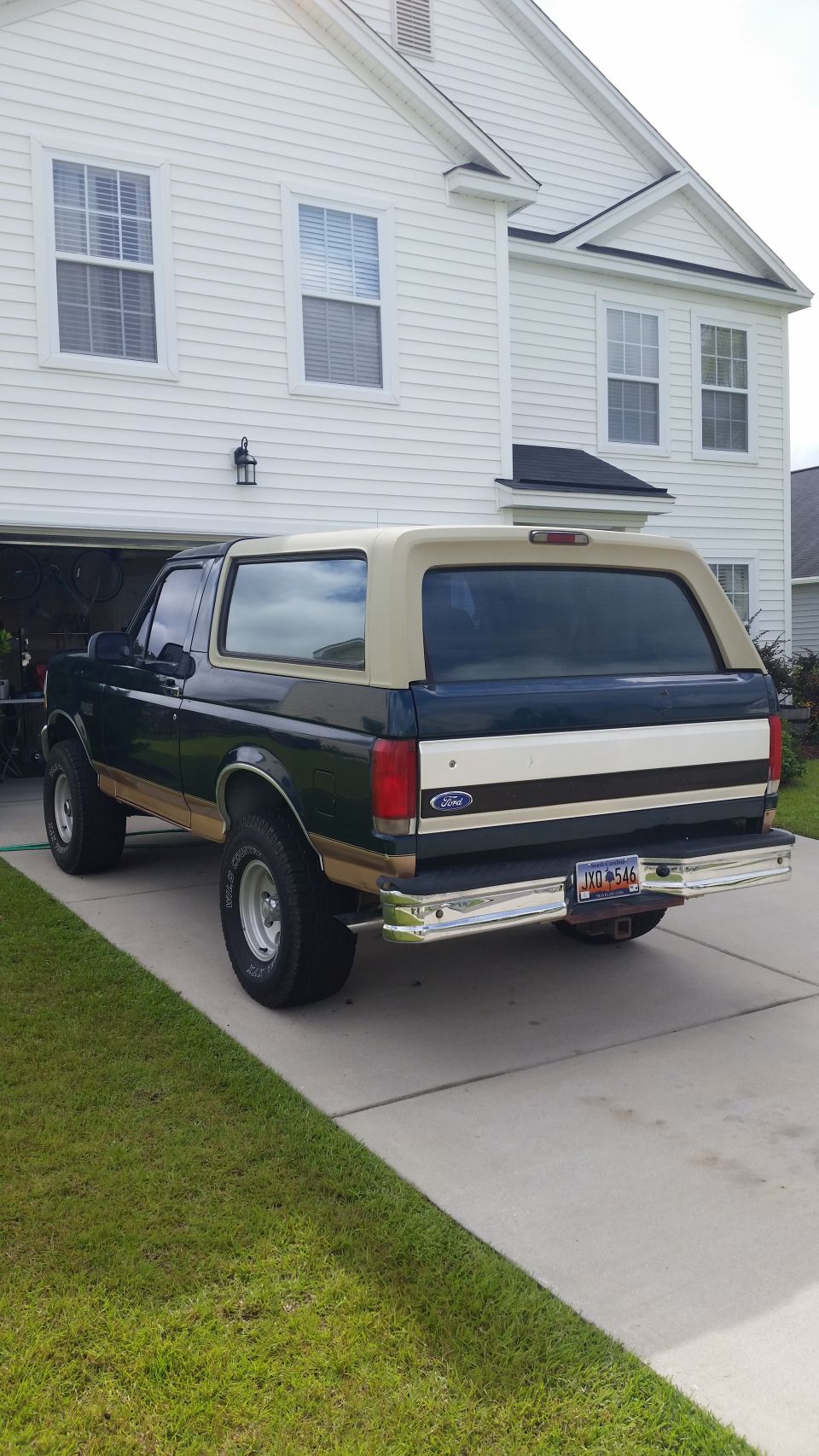 1995 Ford Bronco rear passenger side view