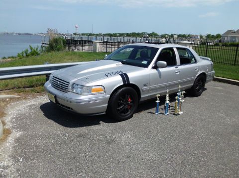 2004 Ford Crown Victoria photo