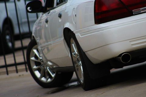 2000 Mercury Grand Marquis - Rear view of a white 2000 Mercury Grand Marquis showing its distinctive taillight and exhaust.