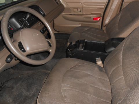 1999 Ford Crown Victoria photo