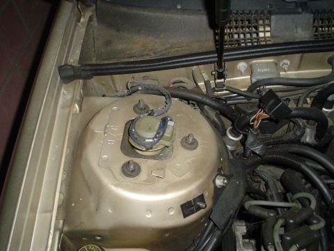 1989 Lincoln Continental - Cover off from front - RH strut tower