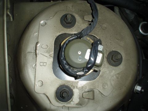 1989 Lincoln Continental - cover off from top - RH strut tower