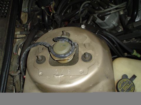 1989 Lincoln Continental - cover off from front - RH strut tower