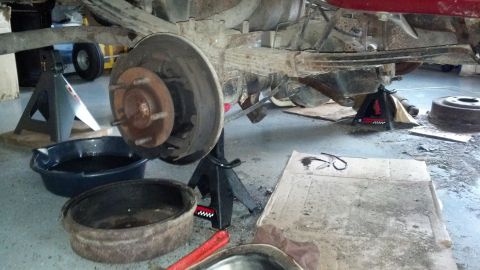 1996 Ford Bronco - Got the drums off and drained the rear end.