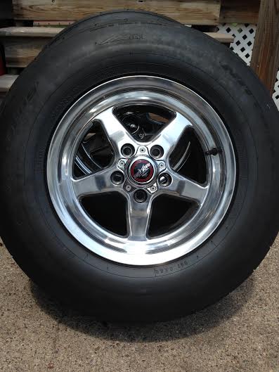 2004 Ford Crown Victoria - A close-up view of a chrome wheel and tire, with a visible Supermotors.net watermark.