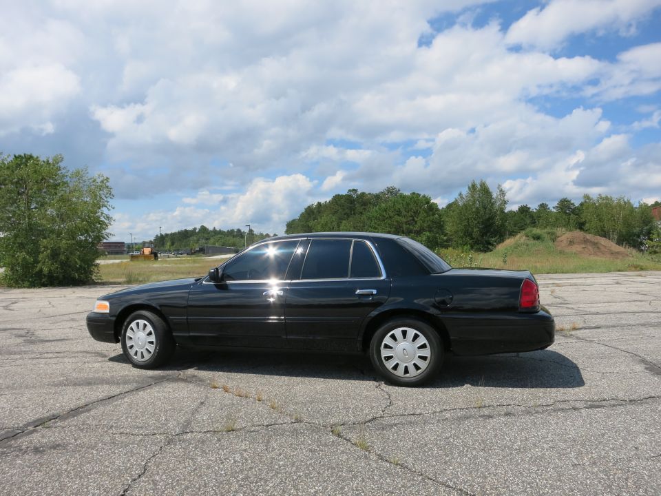 Black 2001 Ford Crown Victoria sedan, side view