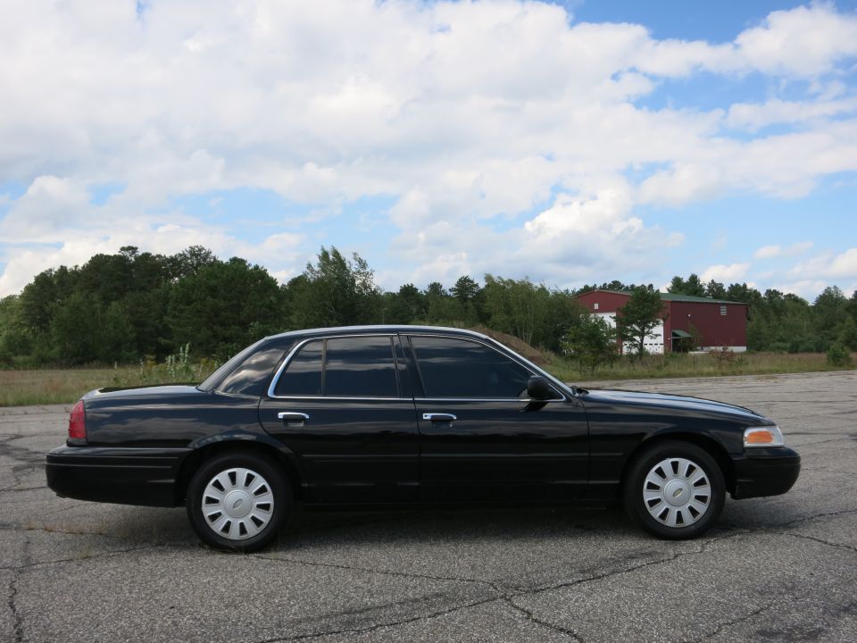 Black 2001 Ford Crown Victoria sedan, side view