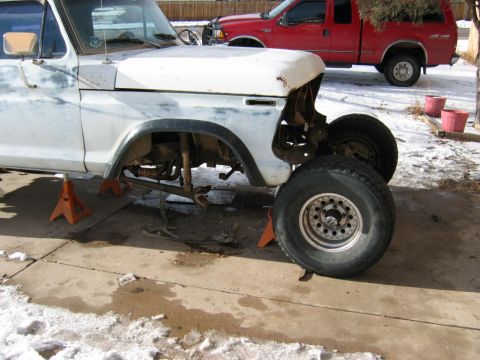 1978 Ford Bronco - The Front Dana 44 removed to make way for the Dana 60.
