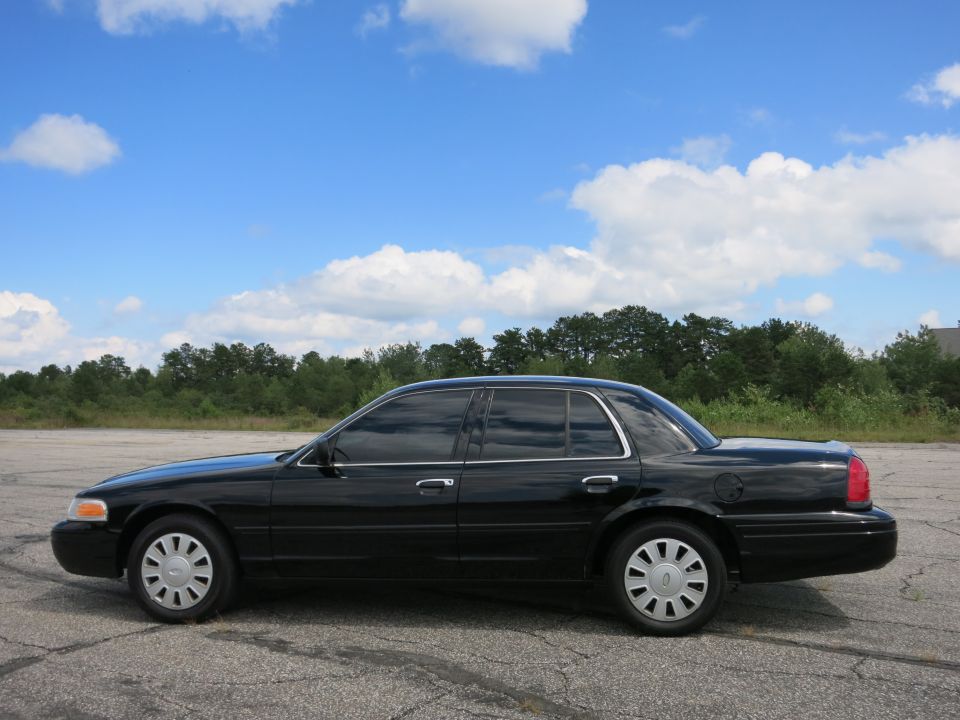 Black 2001 Ford Crown Victoria sedan, side view