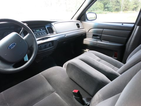 2001 Ford Crown Victoria - The interior of a 2001 Ford Crown Victoria, cloth seats and a standard dashboard layout.