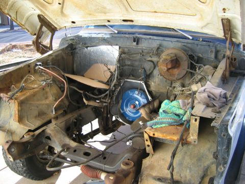 1978 Ford Bronco - The empty engine compartment. Removed the A/C box. As soon as it gets warm will throw some paint in there.