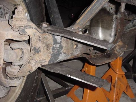 1987 Ford Bronco - Driver's side radius arm bracket