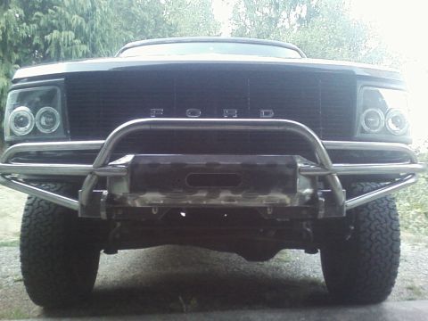1989 Ford Bronco - Front view of a 1989 Ford Bronco a custom tube bumper and dual halo headlights.