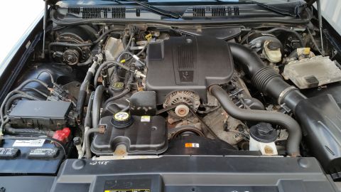 2001 Ford Crown Victoria - Engine bay of a 2001 Ford Crown Victoria.