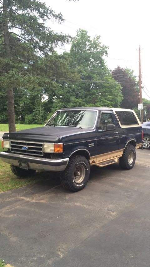 1990 Ford Bronco photo