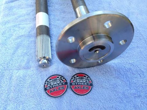2004 Ford Crown Victoria - Rear axle and hub assembly with "Street Axles" decals visible.