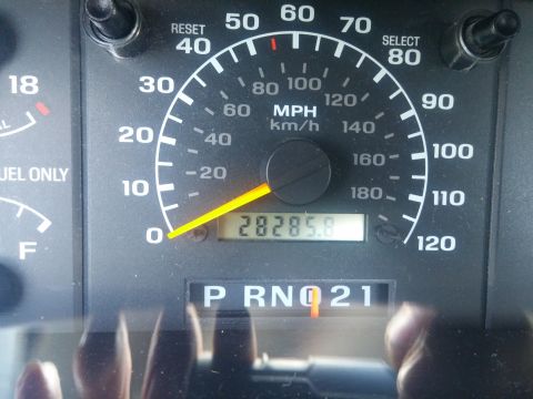 2000 Mercury Grand Marquis - The vehicle's dashboard displays the speedometer, odometer, and gear selection indicator.