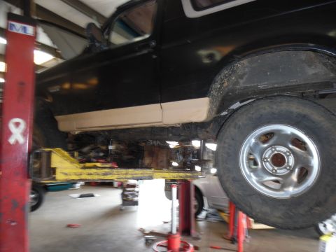 1983 Ford Bronco - Unlike last time, I got to borrow a lift for a few hours to do the clutch today.