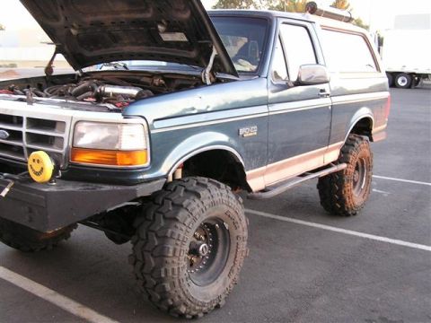 1994 Ford Bronco - This Ford Bronco appears to be from the early to mid-1990s, not a 1994 model.
