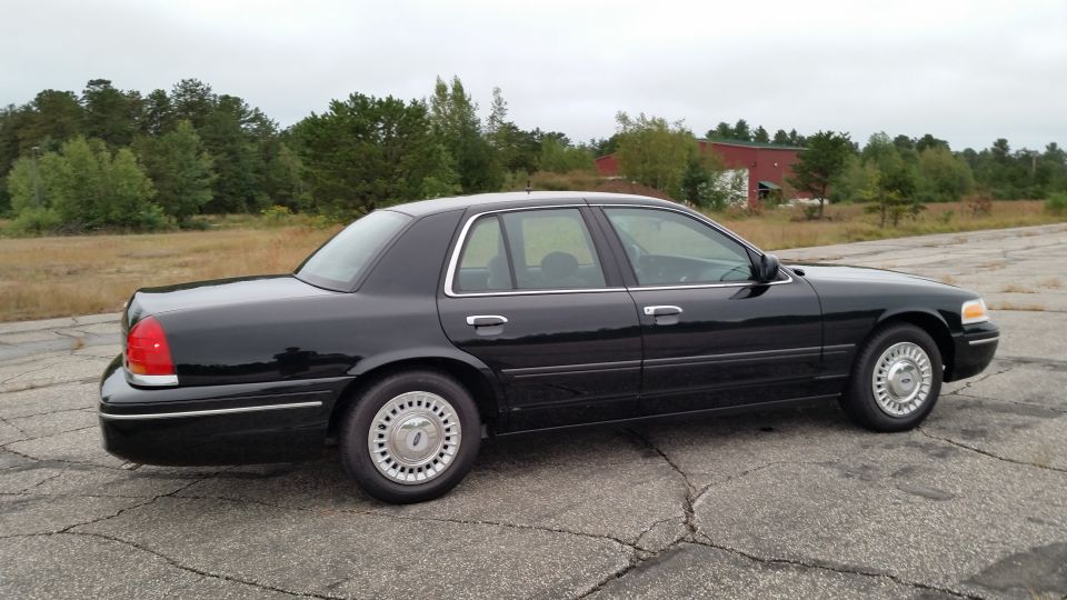 2001 Ford Crown Victoria sedan, dark blue, side view