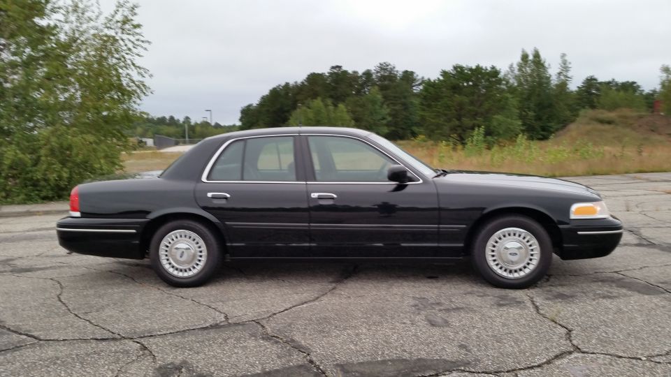 Dark 2001 Ford Crown Victoria sedan, side view