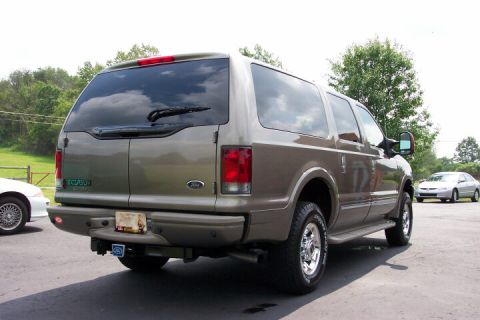 2004 Ford Excursion photo