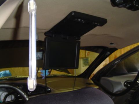 1999 Ford Taurus - An overhead video monitor is installed in the vehicle's interior.
