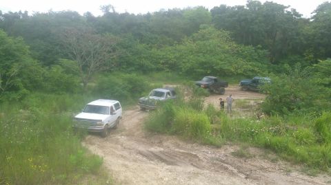 1996 Ford Bronco - pfun stuck on a big rock and having 4x4 issues